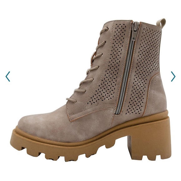 NIB Sugar “Fabiana” Perforated Lace Up Chunky Combat Boots in Color Stone - Picture 6 of 8